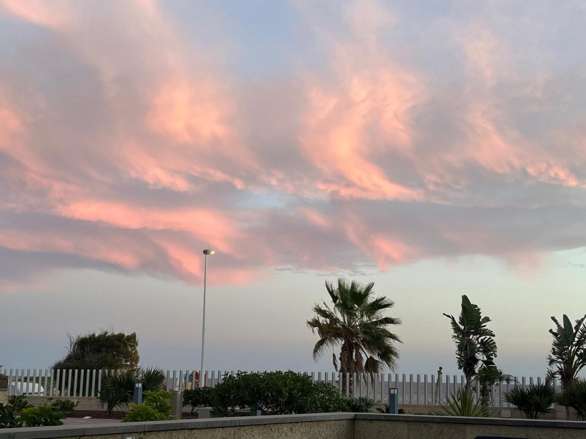 Los Martines Beachfront Ocean View El Médano المظهر الخارجي الصورة