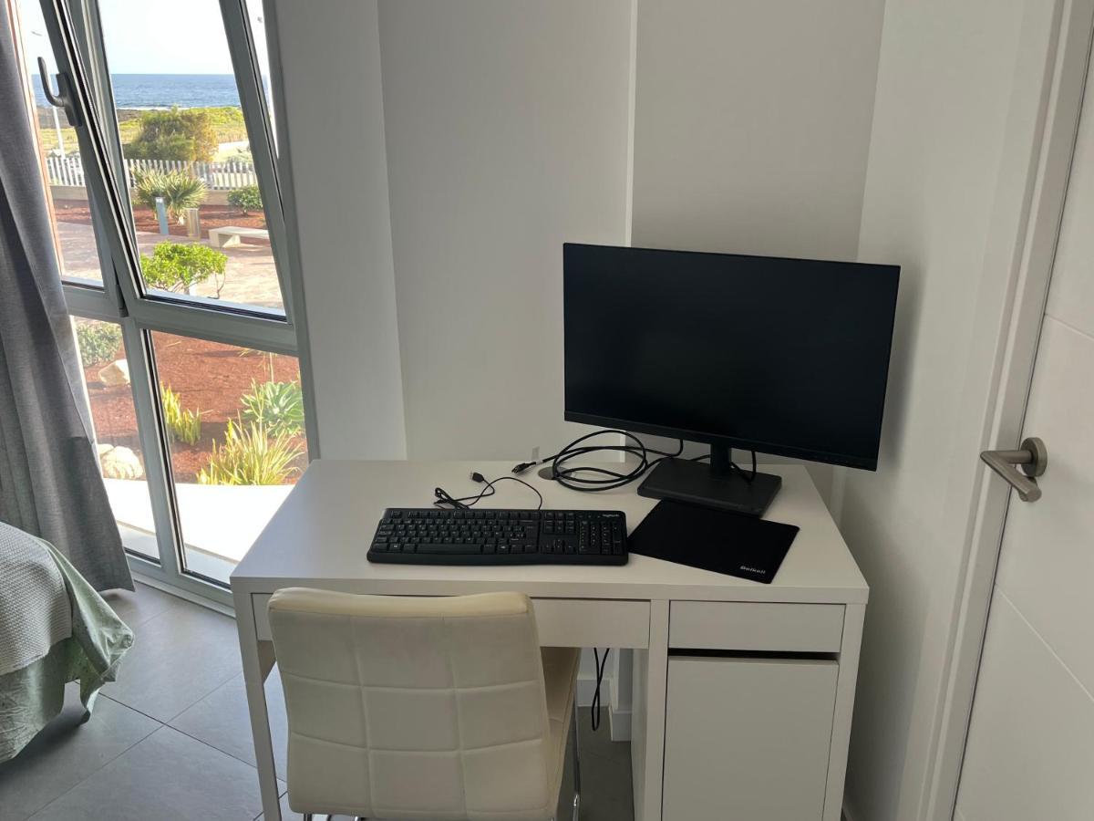 Los Martines Beachfront Ocean View El Médano المظهر الخارجي الصورة